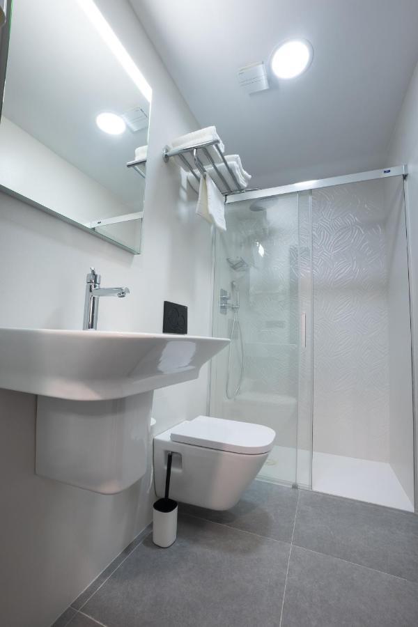 מלון Nerja-Centro-Jacuzzi- Mirador De La Ermita- Adults Recommended מראה חיצוני תמונה
