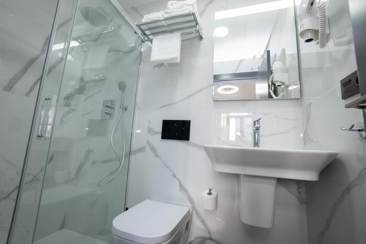 מלון Nerja-Centro-Jacuzzi- Mirador De La Ermita- Adults Recommended מראה חיצוני תמונה